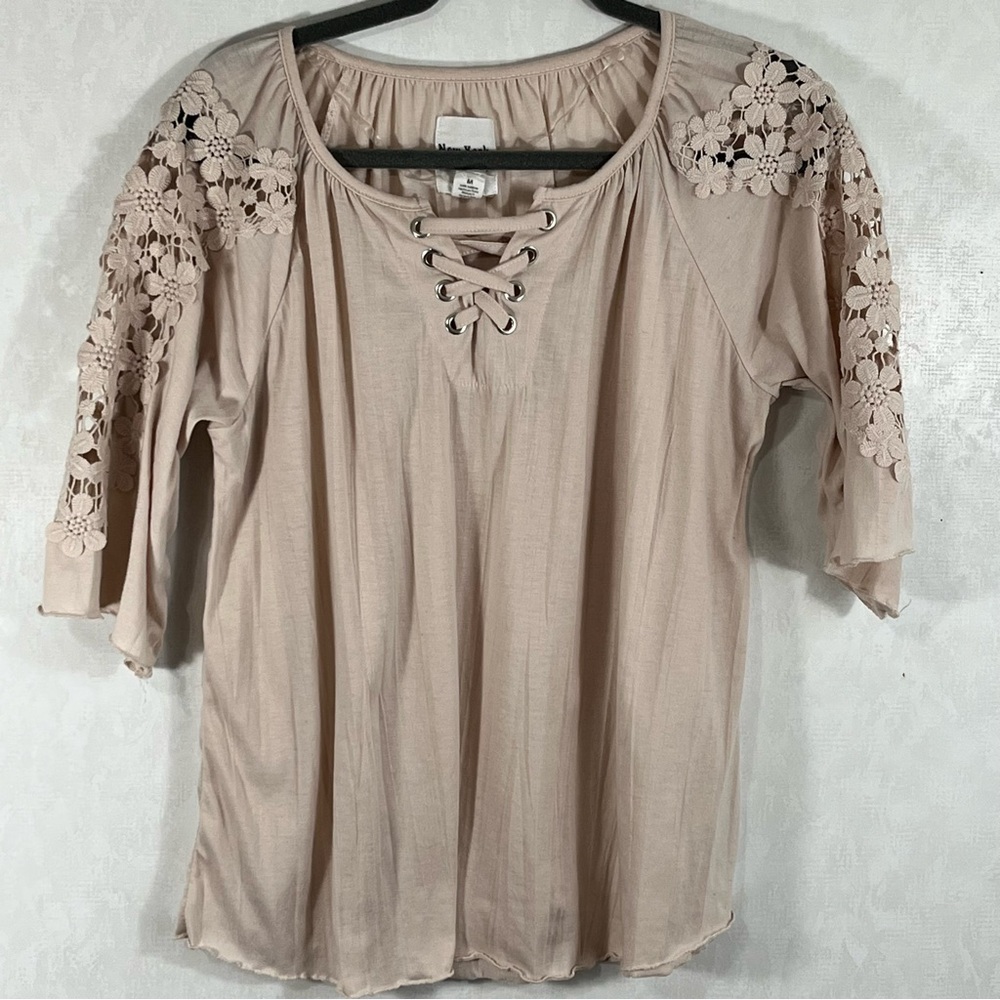New York Laundry Dusty Rose Tunic with Tie Front and Lace Embellished Sleeves